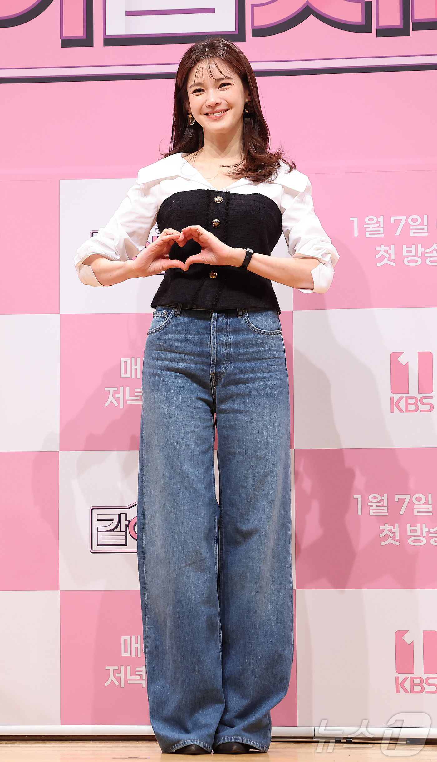 (서울=뉴스1) 김진환 기자 = 방송인 정가은이 6일 오전 서울 영등포구 여의도 KBS 아트홀에서 열린 KBS1TV ‘황신혜의 같이 삽시다’ 제작발표회에 참석해 포즈를 취하고 있다 …