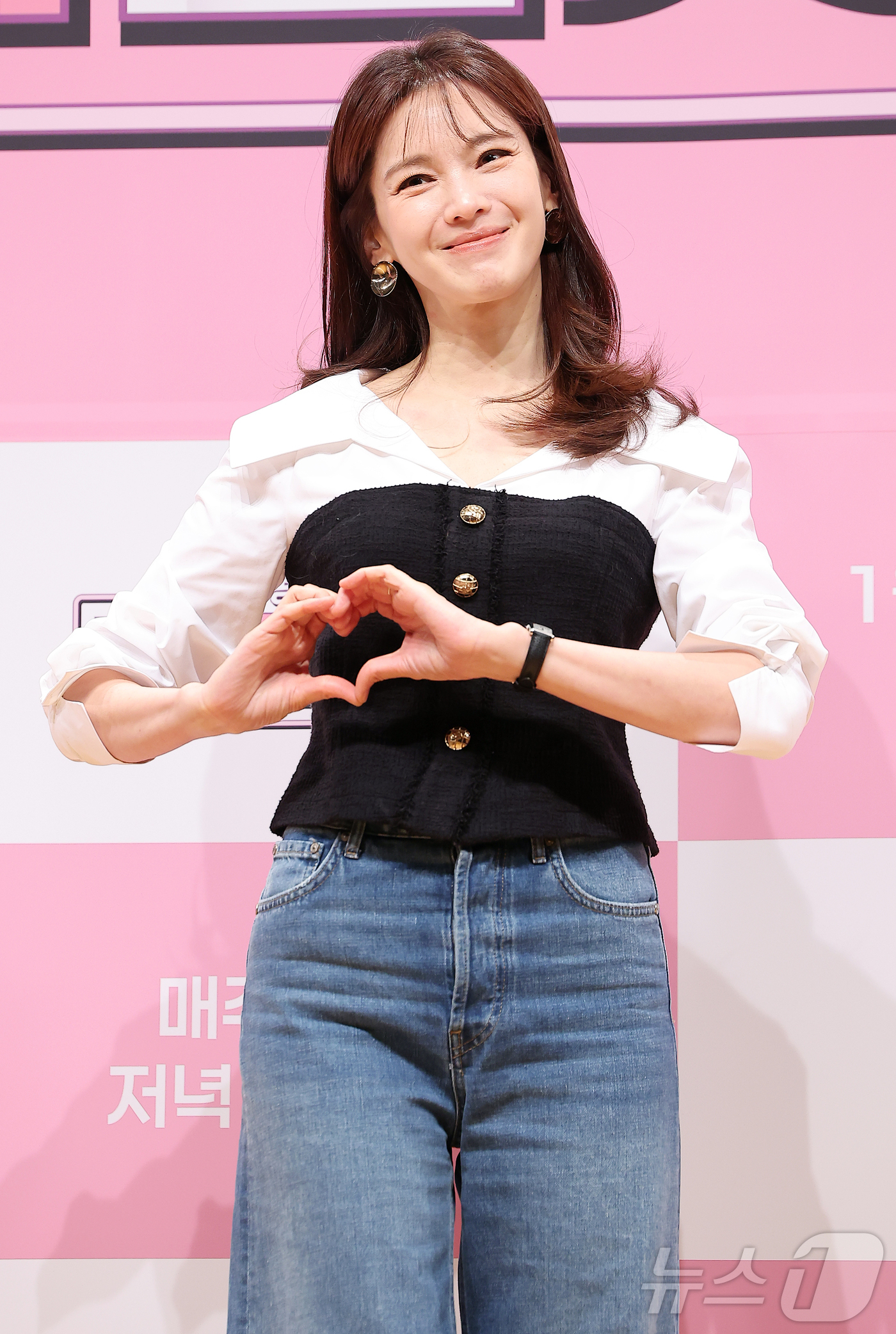 (서울=뉴스1) 김진환 기자 = 방송인 정가은이 6일 오전 서울 영등포구 여의도 KBS 아트홀에서 열린 KBS1TV ‘황신혜의 같이 삽시다’ 제작발표회에 참석해 포즈를 취하고 있다 …