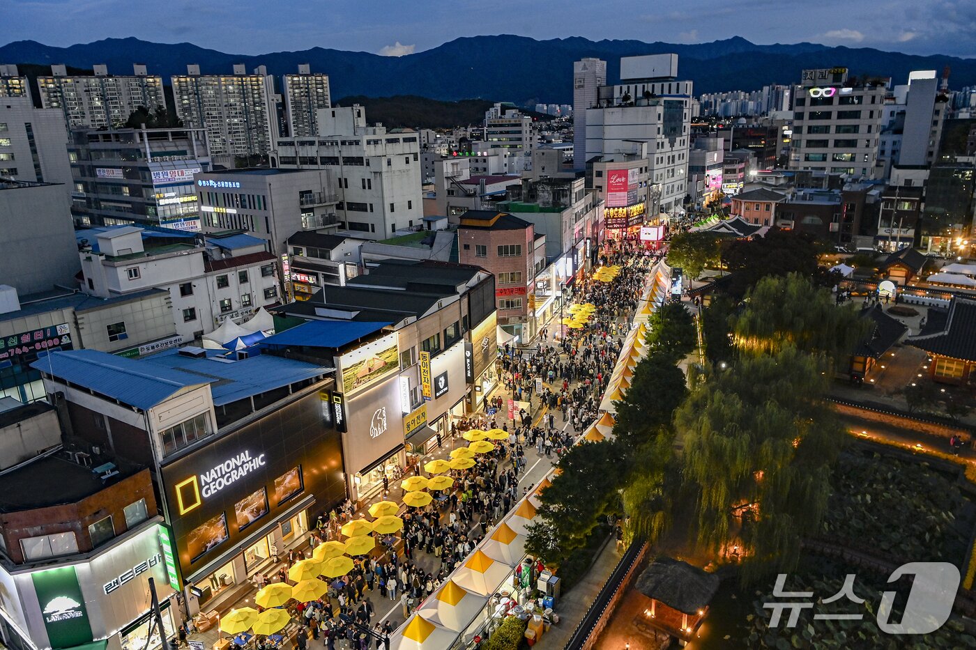 본문 이미지 - '2025 원주만두축제' 현장. (원주시 제공. 재판매 및 DB금지) 2026.1.7/뉴스1