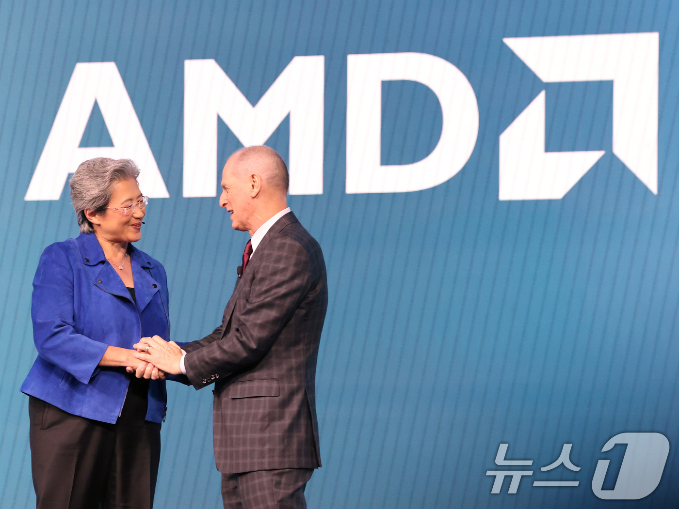 (라스베이거스=뉴스1) 황기선 기자 = 리사 수 AMD 최고경영자(CEO)가 5일(현지시간) 미국 네바다주 라스베이거스 베네치안 호텔에서 'CES 2026 개막 기조연설'에 앞서 …