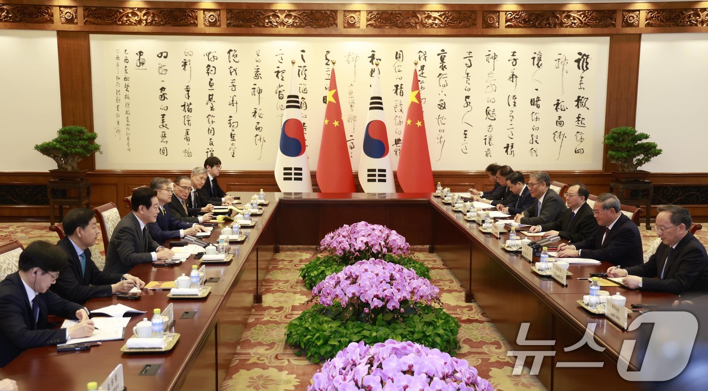 (베이징(중국)=뉴스1) 허경 기자 = 중국을 국빈방문 중인 이재명 대통령이 6일 베이징에서 열린 리창 총리와의 면담에서 발언을 하고 있다. 2026.1.6/뉴스1