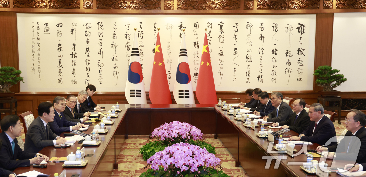 (베이징(중국)=뉴스1) 허경 기자 = 중국을 국빈방문 중인 이재명 대통령이 6일 베이징에서 열린 리창 총리와의 면담에서 발언을 하고 있다. 2026.1.6/뉴스1