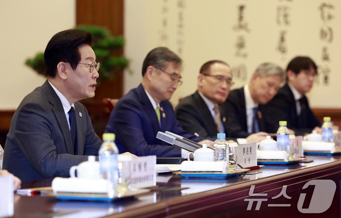 (베이징(중국)=뉴스1) 허경 기자 = 중국을 국빈방문 중인 이재명 대통령이 6일 베이징에서 열린 리창 총리와의 면담에서 발언을 하고 있다. 2026.1.6/뉴스1