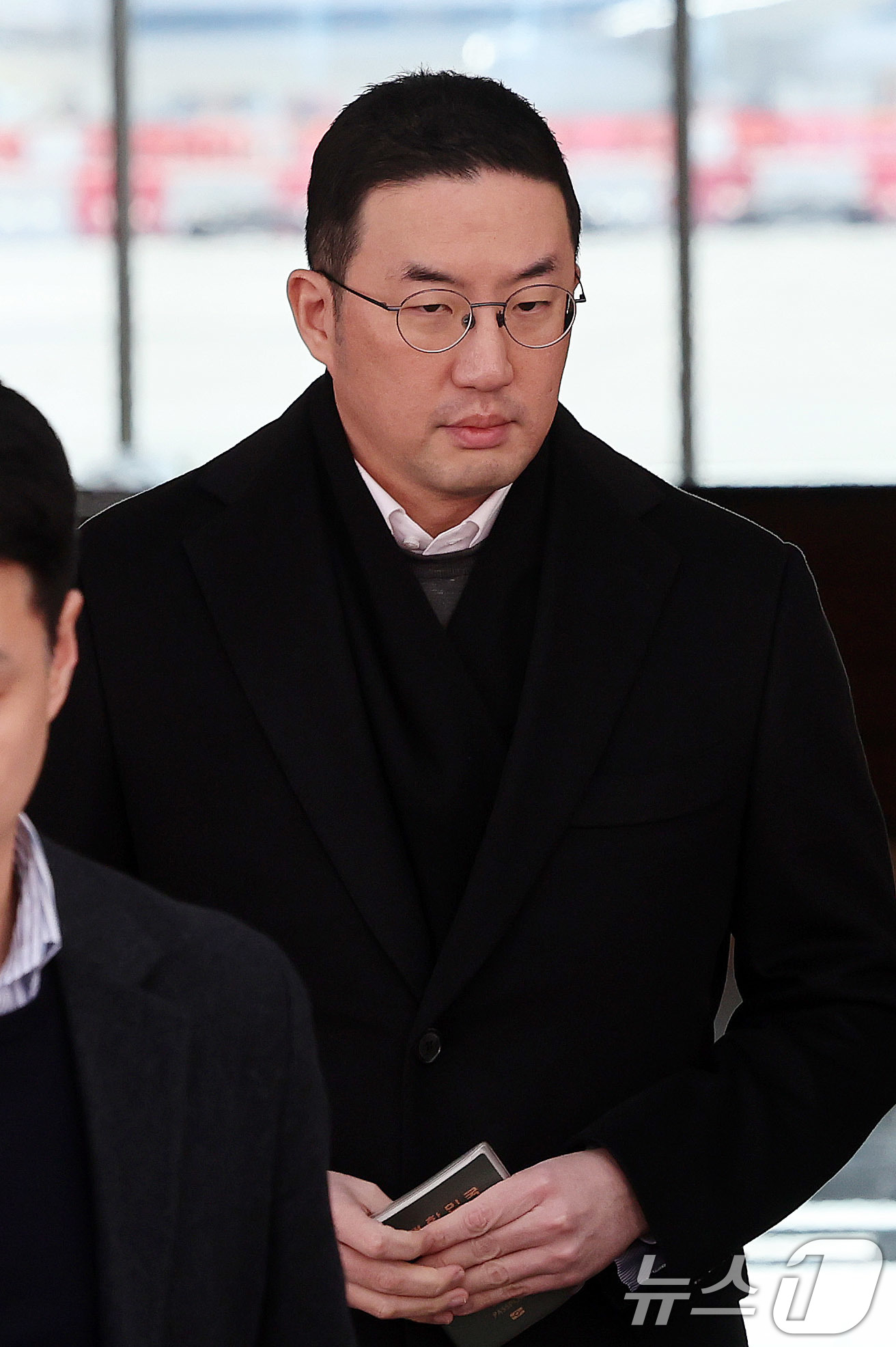 (서울=뉴스1) 박지혜 기자 = 방중 경제사절단 일정을 마친 구광모 LG그룹 회장이 6일 오후 서울 강서구 김포 비즈니스 항공센터(SGBAC)를 통해 귀국하고 있다. 2026.1. …