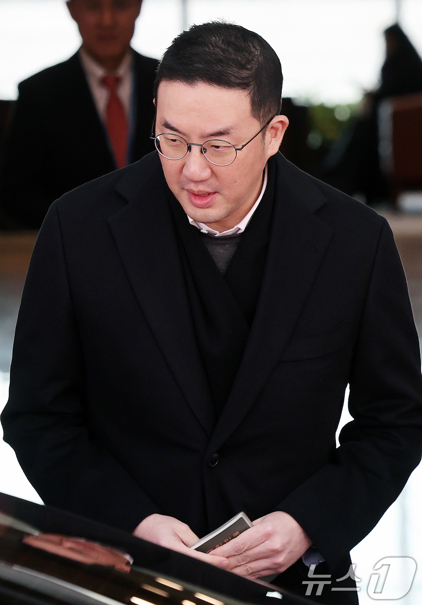 (서울=뉴스1) 박지혜 기자 = 방중 경제사절단 일정을 마친 구광모 LG그룹 회장이 6일 오후 서울 강서구 김포 비즈니스 항공센터(SGBAC)를 통해 귀국하고 있다. 2026.1. …