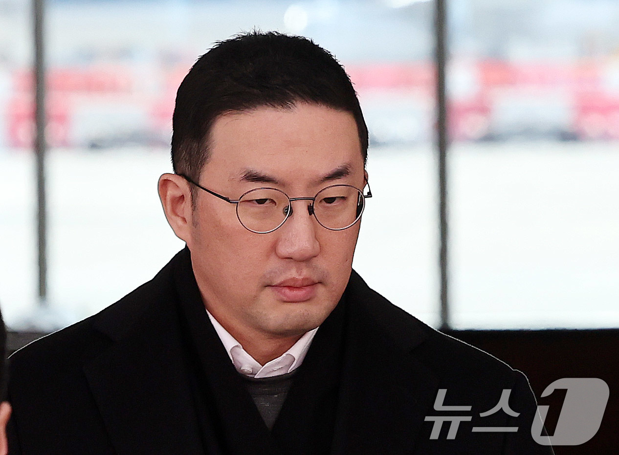 (서울=뉴스1) 박지혜 기자 = 방중 경제사절단 일정을 마친 구광모 LG그룹 회장이 6일 오후 서울 강서구 김포 비즈니스 항공센터(SGBAC)를 통해 귀국하고 있다. 2026.1. …