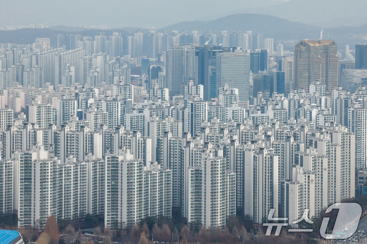 본문 이미지 - 서울 강남구 트레이드타워에서 바라본 도심 아파트 단지.  ⓒ 뉴스1 안은나 기자
