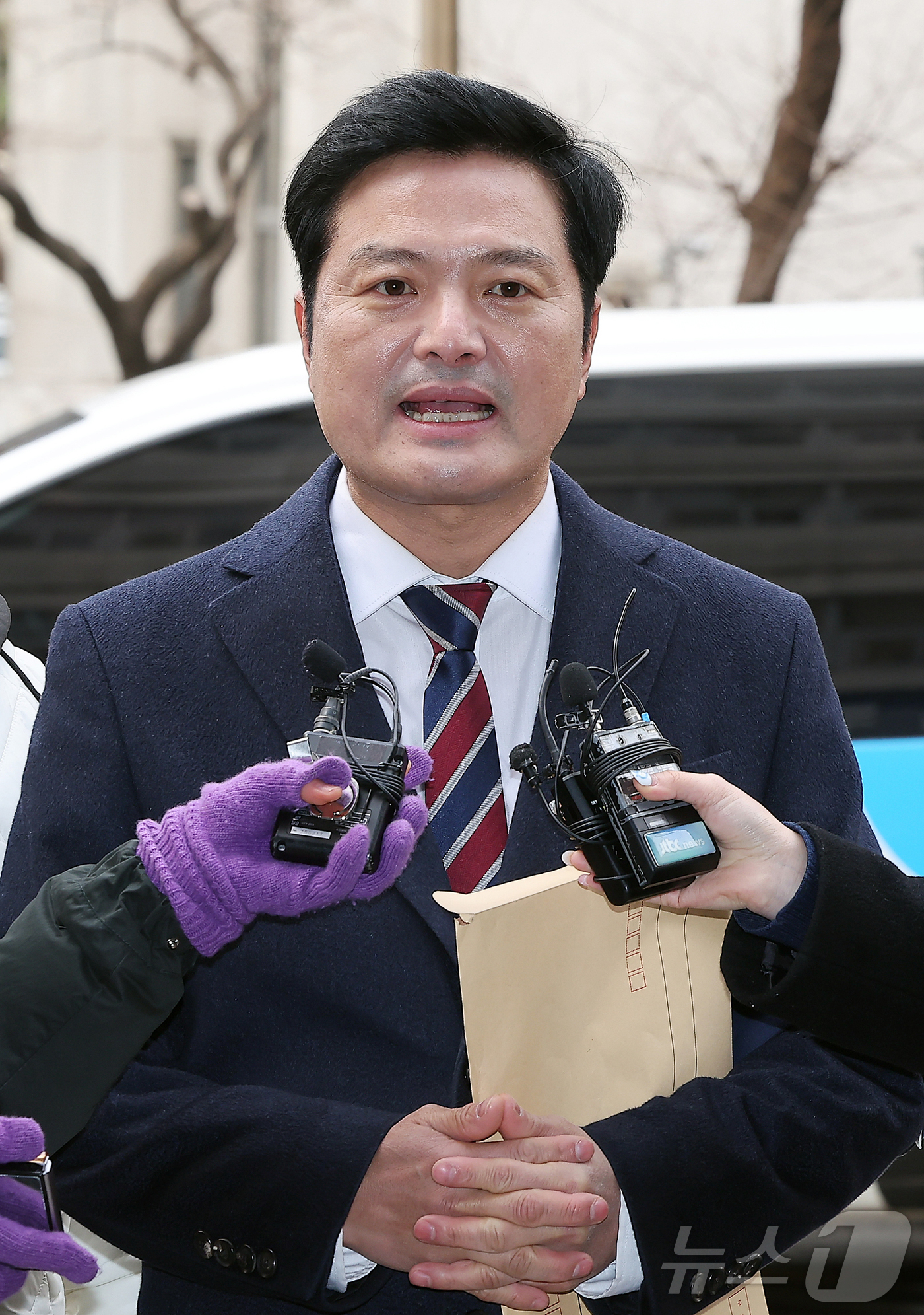 (서울=뉴스1) 김진환 기자 = 김태우 전 강서구청장이 6일 서울 마포구 서울경찰청 광역수사단에서 공천 헌금 의혹 등 공직선거법 위반으로 고발된 강선우 의원에 대한 고발인 조사에 …