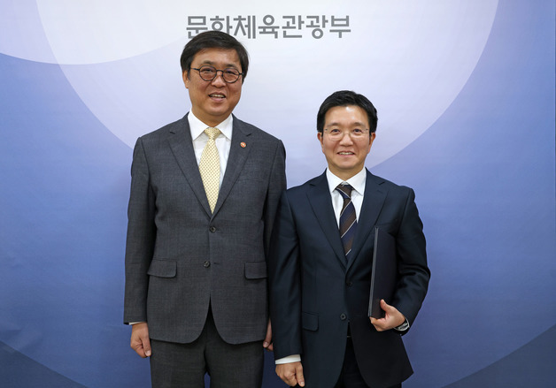 최휘영 장관, 박성혁 관광공사 사장에 임명장… "관광강국 도약" 당부