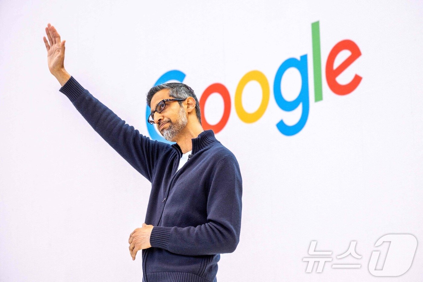 본문 이미지 - 순다르 피차이 구글 CEO. US-INTERNET-SOFTWARE-COMPUTERS-AI-GOOGLE ⓒ AFP=뉴스1