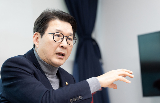 신동욱 "한성숙 총리 취임 6일 만에 네이버 규제 완화 급물살"