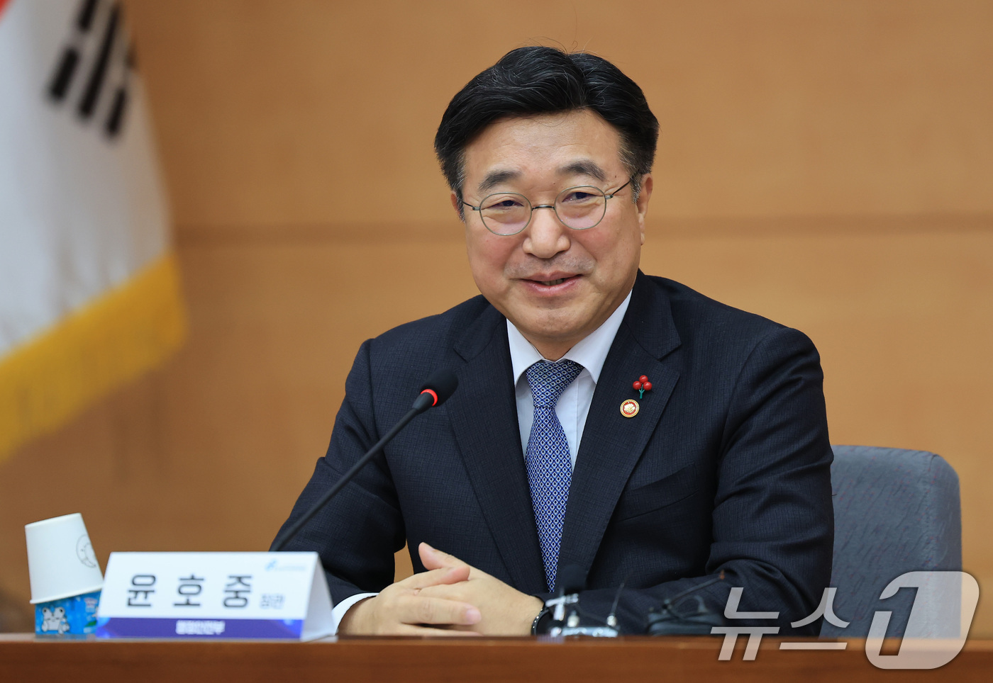 (서울=뉴스1) 임세영 기자 = 윤호중 행정안전부 장관이 6일 서울 종로구 정부서울청사 별관 국제회의실에서 열린 제6기 공공데이터전략위원회 2차 회의에서 모두발언을 하고 있다. 2 …