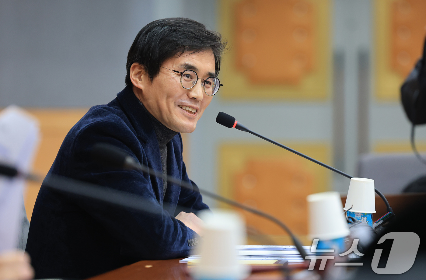 (서울=뉴스1) 임세영 기자 = 문명재 공공데이터전략위원장이 6일 서울 종로구 정부서울청사 별관 국제회의실에서 열린 제6기 공공데이터전략위원회 2차 회의에서 발언을 하고 있다. 2 …