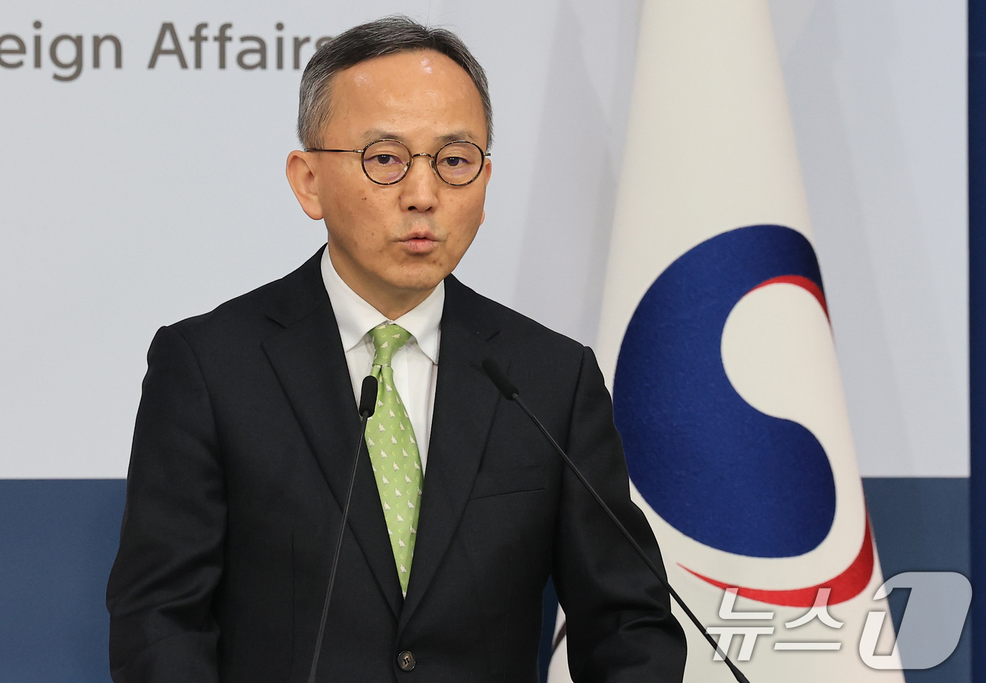 (서울=뉴스1) 임세영 기자 = 박일 외교부 대변인이 6일 서울 종로구 외교부 청사에서 정례브리핑을 하고 있다. 2026.1.6/뉴스1