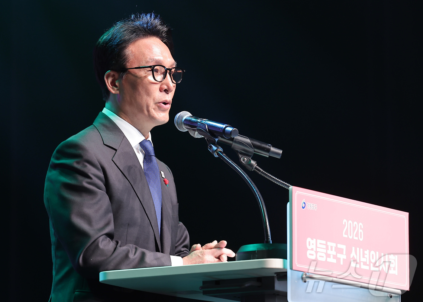 (서울=뉴스1) 김성진 기자 = 김민석 국무총리가 6일 서울 영등포구 영등포 아트홀에서 열린 2026 영등포구 신년인사회에서 신년 축사를 하고 있다. 2026.1.6/뉴스1