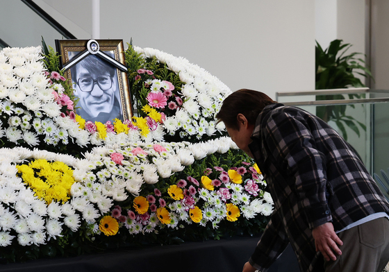 고 안성기 추모하는 시민들