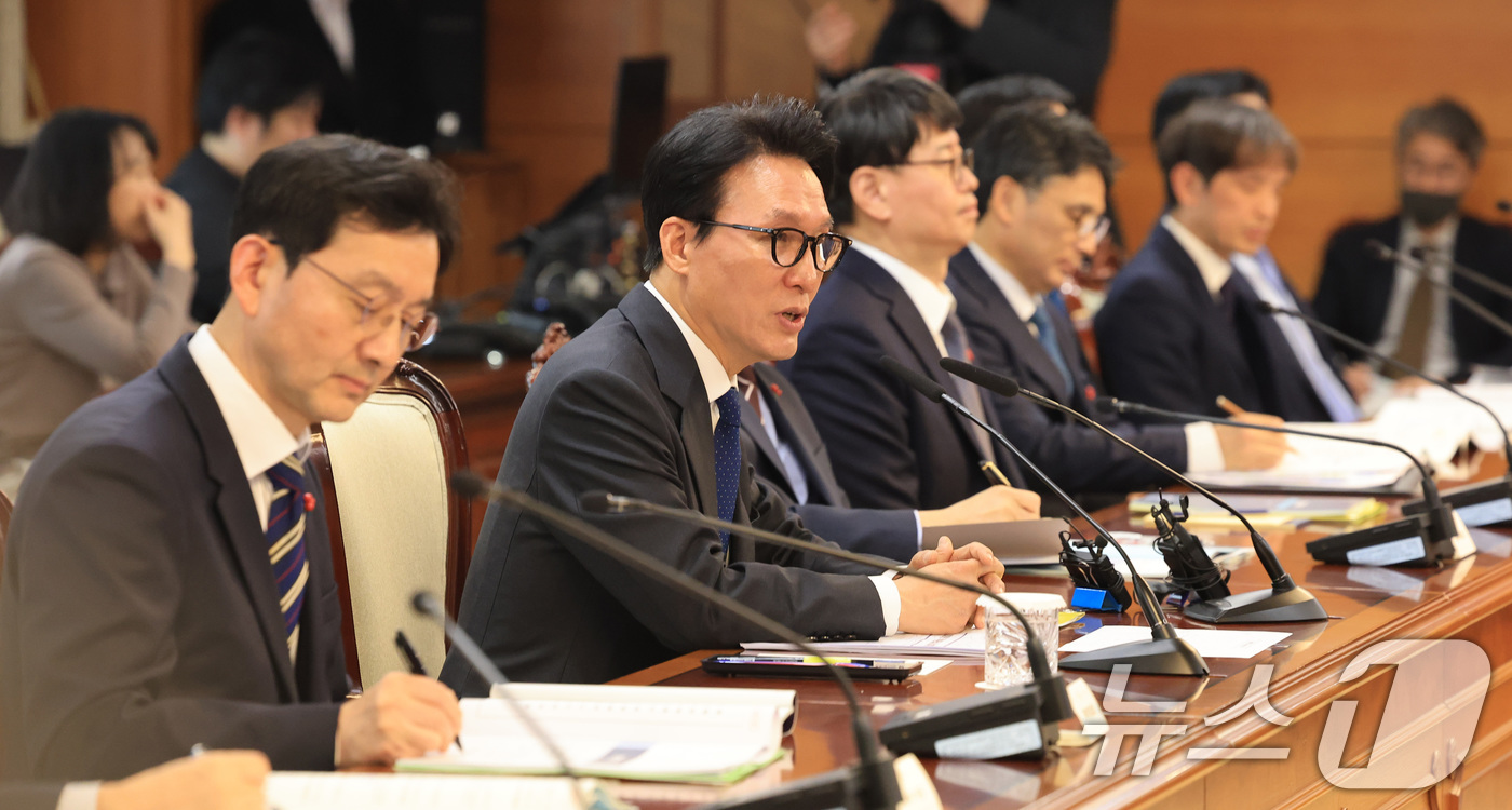 (서울=뉴스1) 임세영 기자 = 김민석 국무총리가 6일 서울 종로구 정부서울청사에서 열린 국무총리실 업무보고에서 모두발언을 하고 있다. 2026.1.6/뉴스1