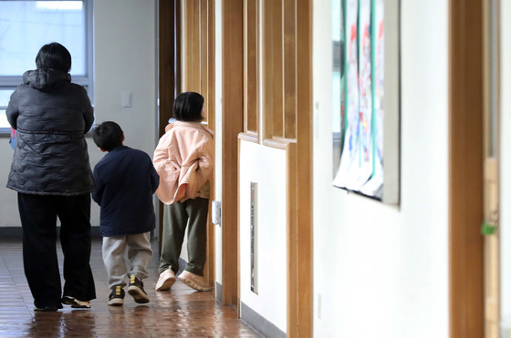 부산 올해 초등생 신입생 1만8000명…2022년 대비 33% 급감