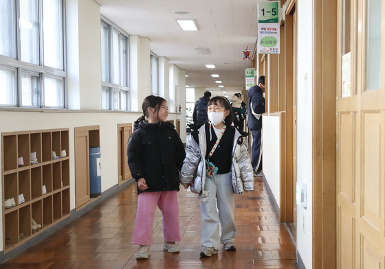 "입학생 없어서 못해요"…경남 초교 18곳, 입학식 못 치러