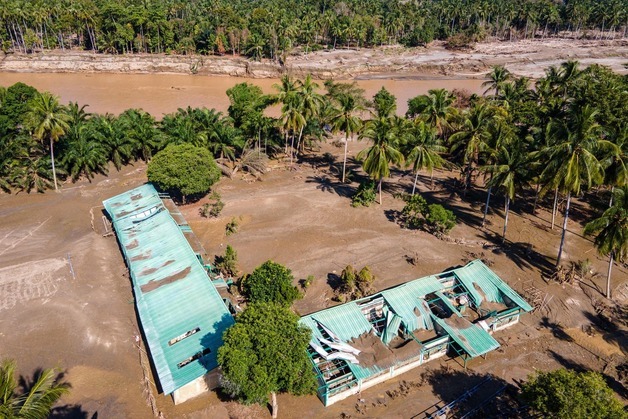 [포토] 인니 돌발 홍수로 폐허 된 초등학교