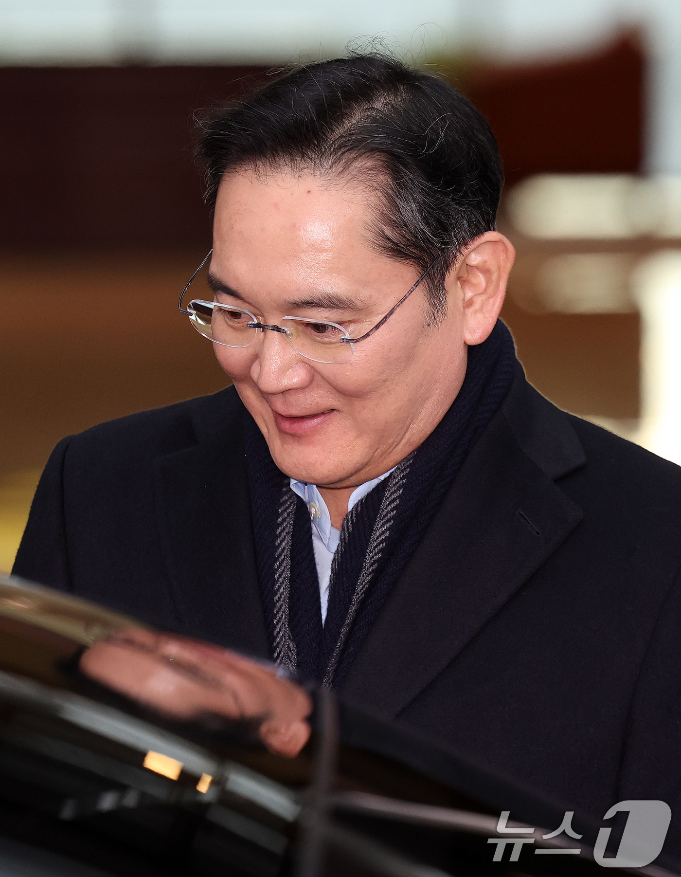 (서울=뉴스1) 박지혜 기자 = 방중 경제사절단 일정을 마친 이재용 삼성전자 회장이 6일 오후 서울 강서구 김포 비즈니스 항공센터(SGBAC)를 통해 귀국하고 있다. 2026.1. …