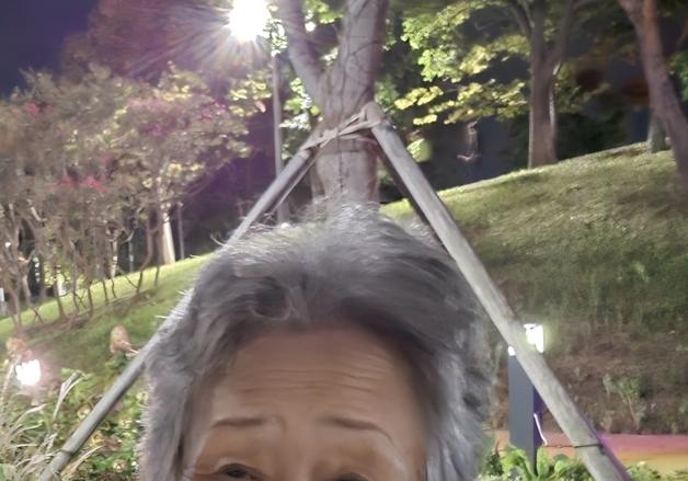 '5남2녀' 졸업 초등학교에 장학금…90세 할머니 "해마다 기부"