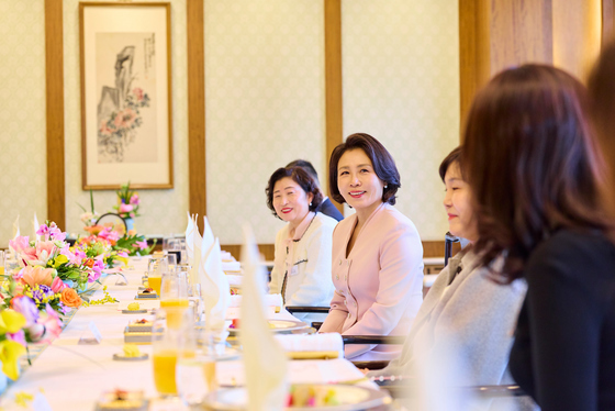 金여사, 재중 한인 女활동가 만나 "눈물로 버틴 덕에 한중 관계 재도약"