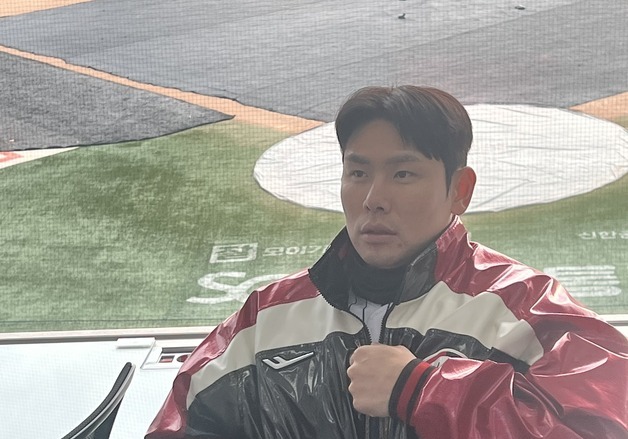 LG 남고 싶은 '예비 FA' 홍창기 "예전부터 다년 계약 원했다"