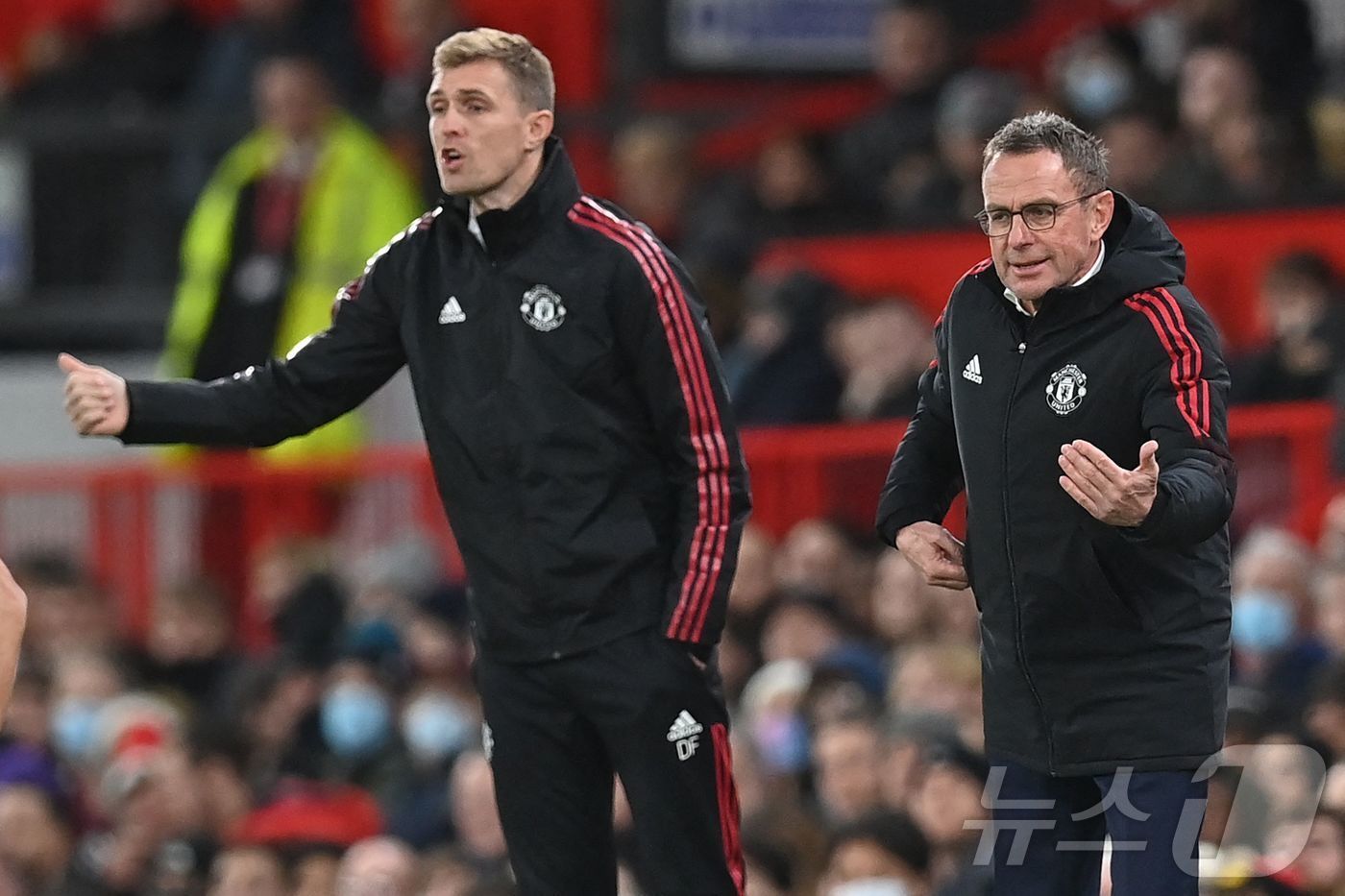 본문 이미지 - 대런 플레처 맨체스터 유나이티드 감독대행(왼쪽)도 임시 감독 후보에 포함됐다. ⓒ AFP=뉴스1