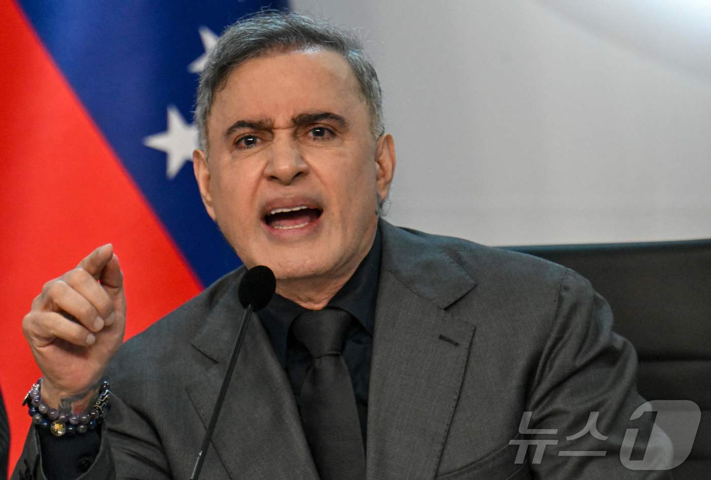 (카라카스 AFP=뉴스1) 김경민 기자 = 타렉 윌리엄 사브 베네수엘라 검찰총장이 6일(현지시간) 카라카스에서 열린 기자회견에서 발언하고 있다. 2026.1.6ⓒ AFP=뉴스1