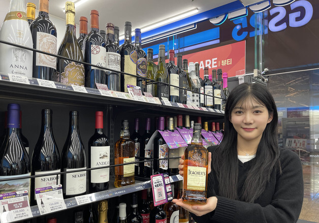 "위스키도 가성비 시대"…GS25, 1만 원대 위스키 '티처스' 완판