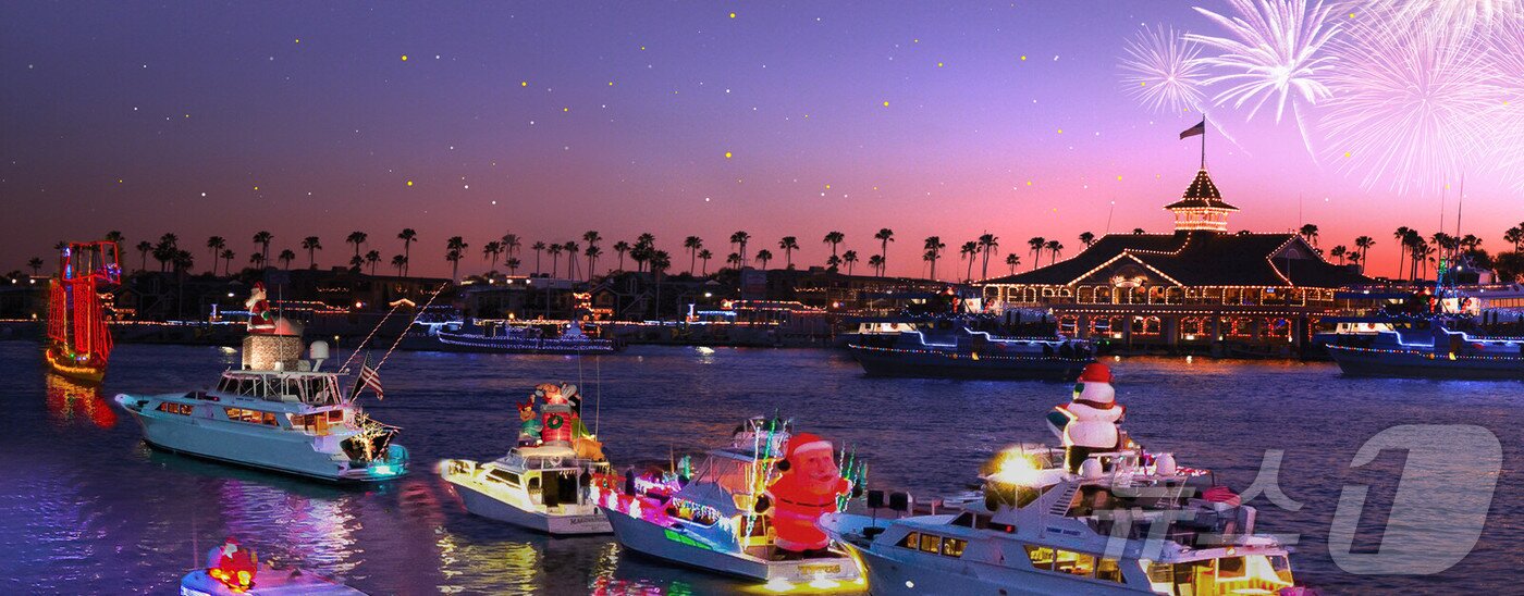 본문 이미지 - 크리스마스 보트 퍼레이드(뉴포트비치관광청 제공)