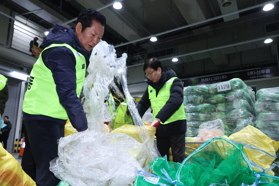 가락시장 청소 나선 정청래