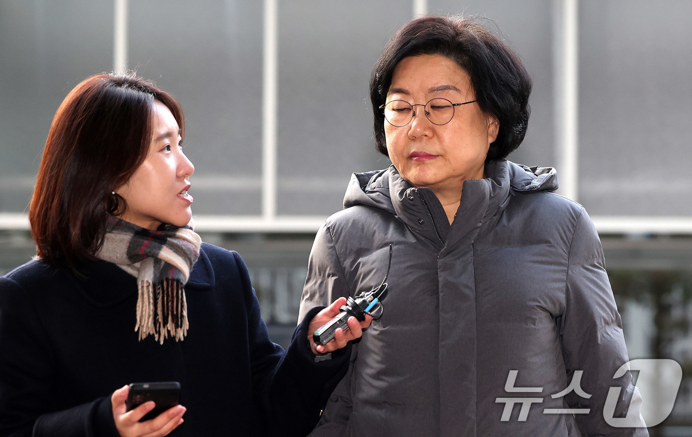 (서울=뉴스1) 박지혜 기자 = 이혜훈 기획예산처 초대 장관 후보자가 7일 오전 서울 중구 예금보험공사에 마련된 인사청문회 준비 사무실로 출근하고 있다. 2026.1.7/뉴스1