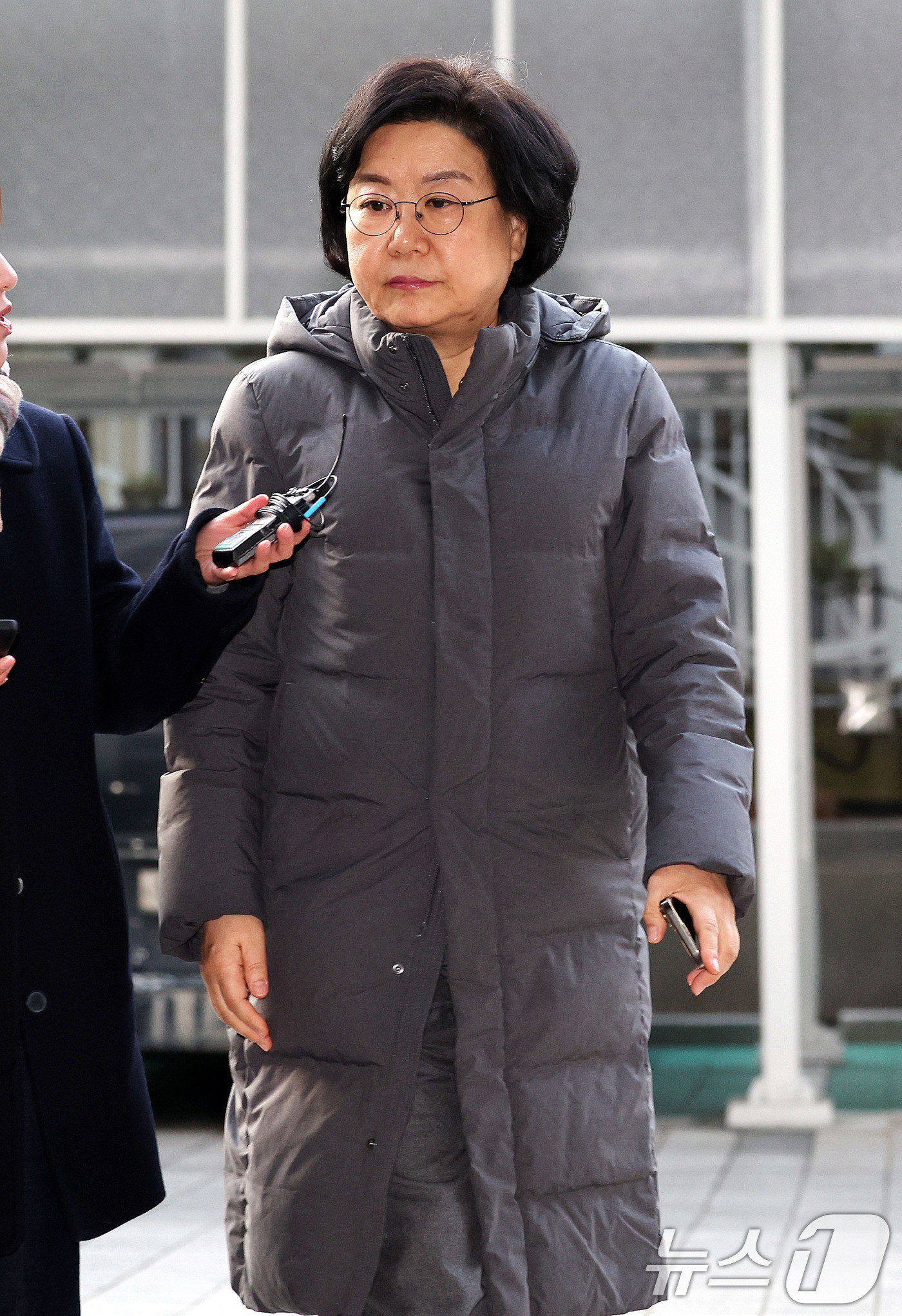 (서울=뉴스1) 박지혜 기자 = 이혜훈 기획예산처 초대 장관 후보자가 7일 오전 서울 중구 예금보험공사에 마련된 인사청문회 준비 사무실로 출근하고 있다. 2026.1.7/뉴스1