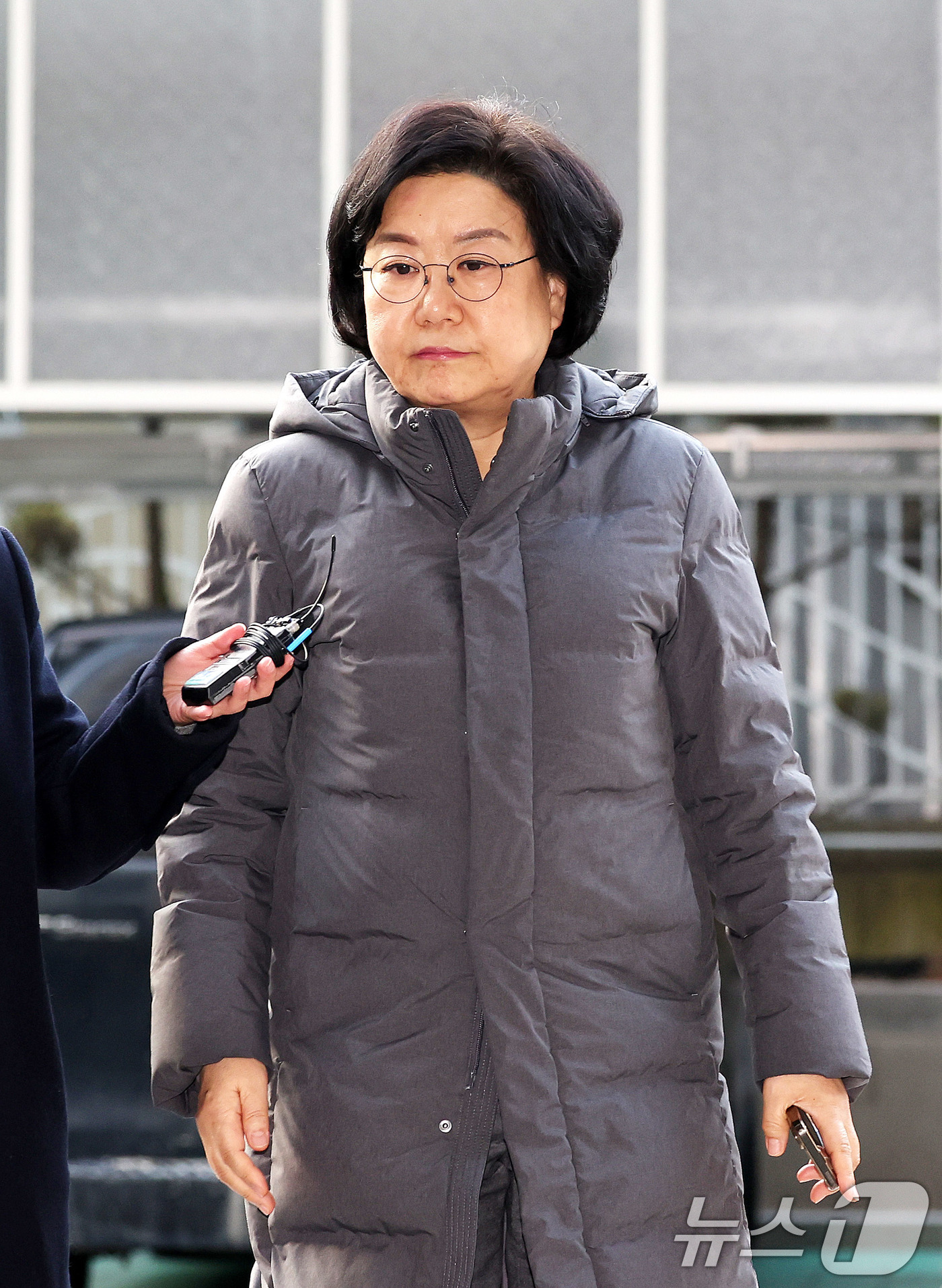 (서울=뉴스1) 박지혜 기자 = 이혜훈 기획예산처 초대 장관 후보자가 7일 오전 서울 중구 예금보험공사에 마련된 인사청문회 준비 사무실로 출근하고 있다. 2026.1.7/뉴스1