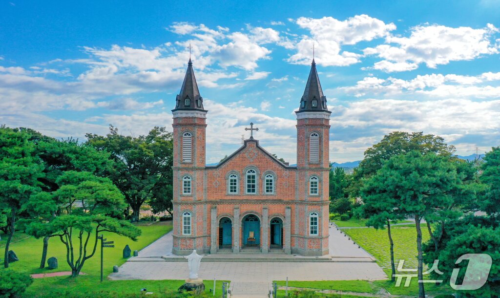 본문 이미지 - 합덕성당 전경(당진시 제공. 재판매 및 DB금지)2026.1.7/뉴스1