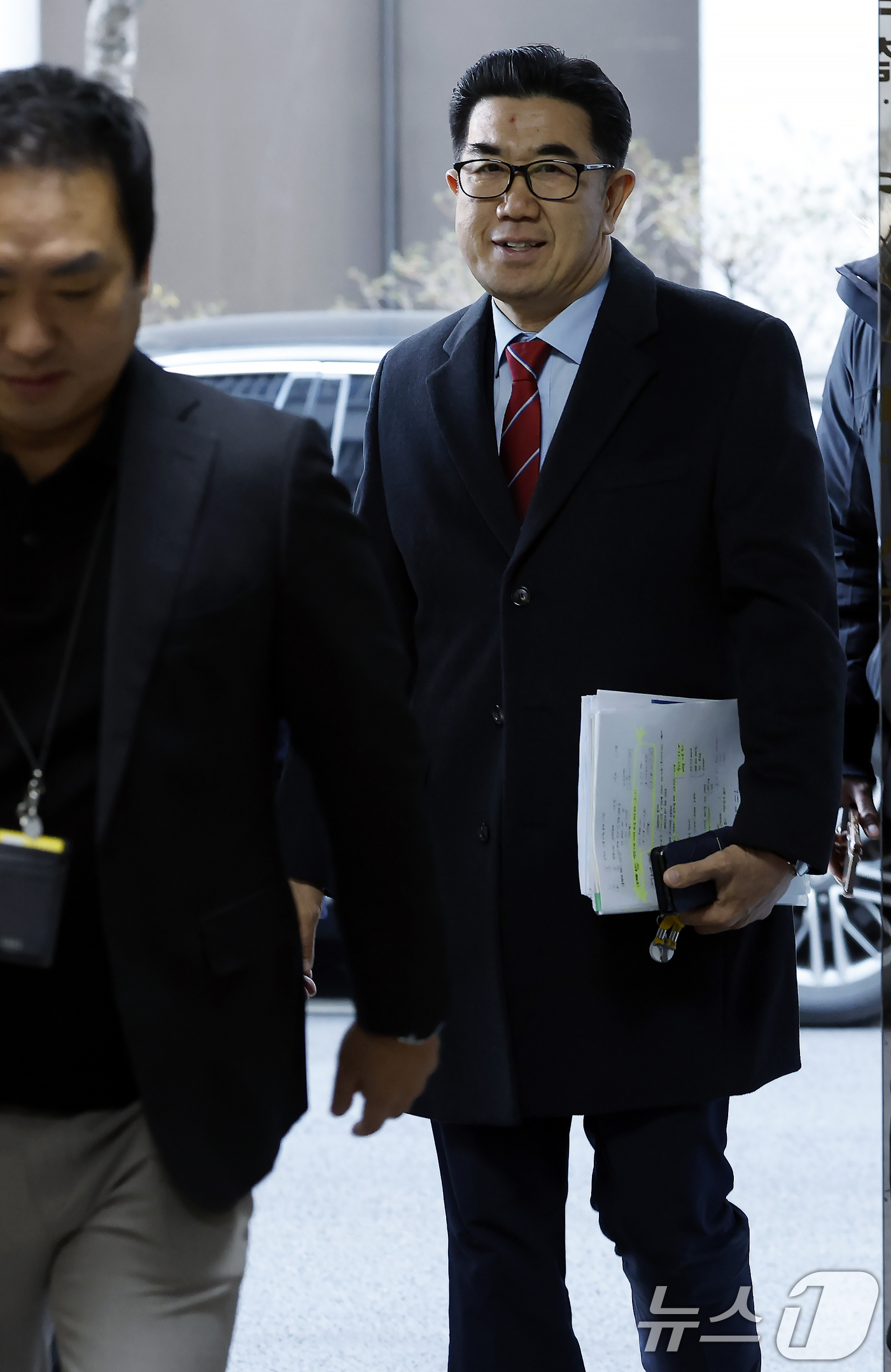 (서울=뉴스1) 박정호 기자 = 통일교 금품 수수 의혹을 받는 김규환 전 미래통합당 의원의 대리인인 장승호 씨가 7일 오후 서울 서대문구 경찰청으로 포렌식 조사 참관을 위해 도착하 …