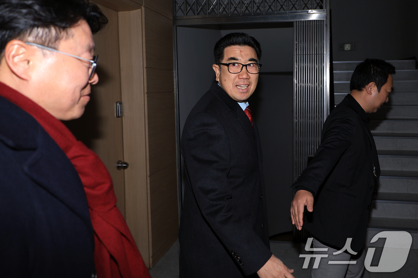 (서울=뉴스1) 박정호 기자 = 통일교 금품 수수 의혹을 받는 김규환 전 미래통합당 의원의 대리인인 장승호 씨가 7일 오후 서울 서대문구 경찰청으로 포렌식 조사 참관을 위해 도착해 …