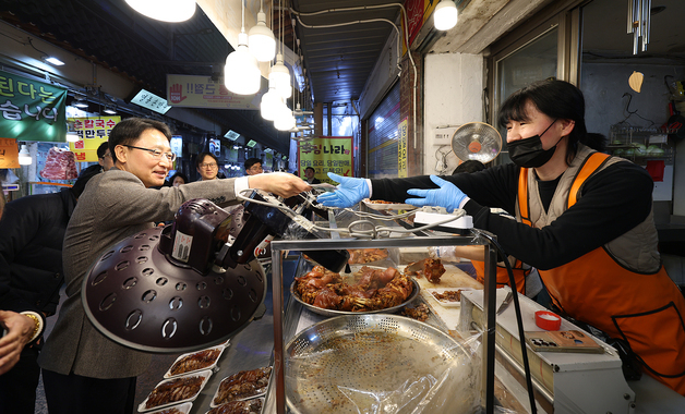 국세청, 매출감소 소상공인 부가세 2개월 연장…영세업자 세무조사 유예