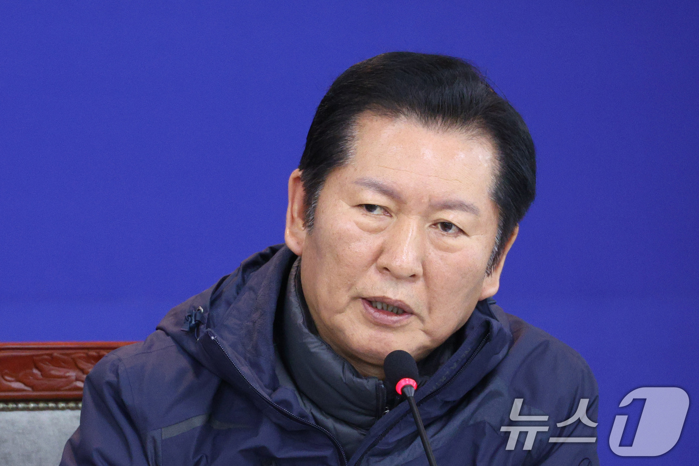 (서울=뉴스1) 신웅수 기자 = 정청래 더불어민주당 대표가 7일 서울 송파구 서울시농수산식품공사에서 열린 서울 민생 현장 최고위원회의에서 발언하고 있다. 2026.1.7/뉴스1