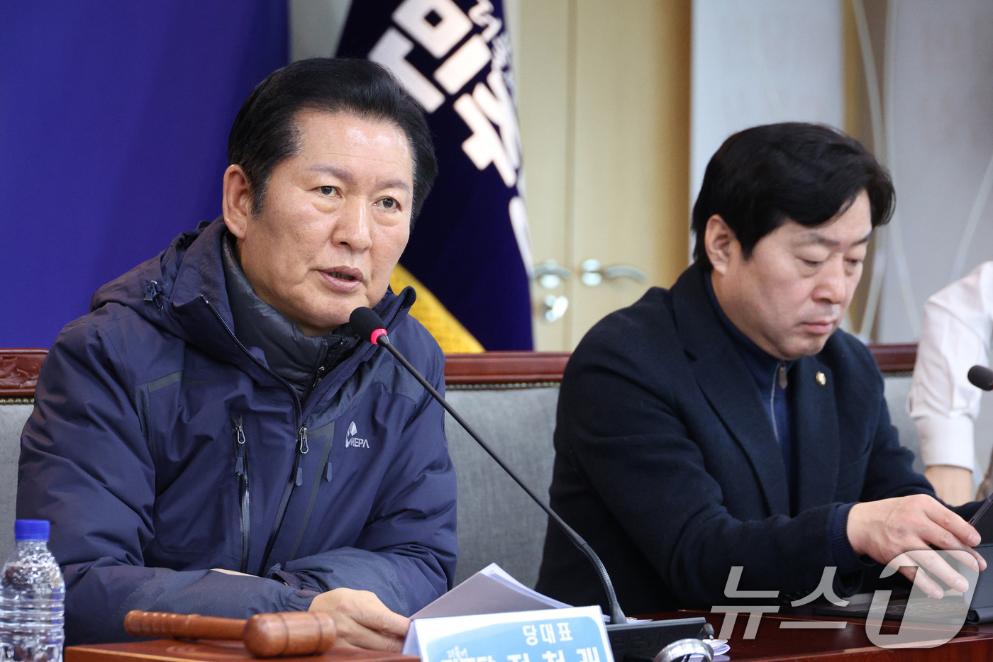 (서울=뉴스1) 신웅수 기자 = 정청래 더불어민주당 대표가 7일 서울 송파구 서울시농수산식품공사에서 열린 서울 민생 현장 최고위원회의에서 발언하고 있다. 2026.1.7/뉴스1