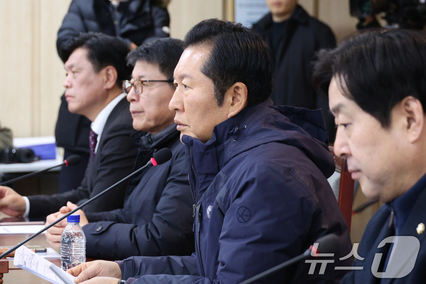 (서울=뉴스1) 신웅수 기자 = 정청래 더불어민주당 대표가 7일 서울 송파구 서울시농수산식품공사에서 열린 서울 민생 현장 최고위원회의에서 발언하고 있다. 2026.1.7/뉴스1