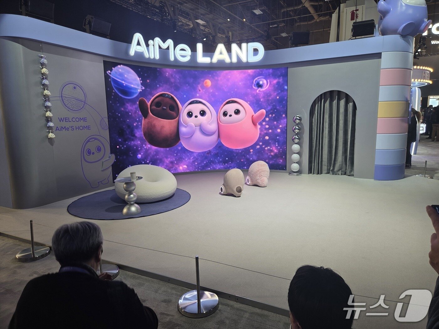 본문 이미지 - 중국기업 TCL이 CES 2026이 열린 라스베이거스 컨벤션 센터(LVCC) 센트럴홀에 마련한 AI 로봇 에이미 부스 모습. 2026.1.7/뉴스1 ⓒ News1 박기호 기자 