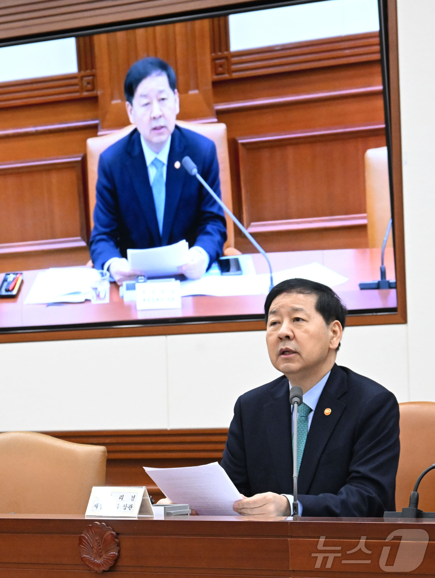 (서울=뉴스1) = 구윤철 부총리 겸 재정경제부 장관이 7일 오전 서울 종로구 정부서울청사에서 열린 '민생경제관계장관회의'를 주재하고 있다. (재정경제부 제공. 재판매 및 DB 금 …