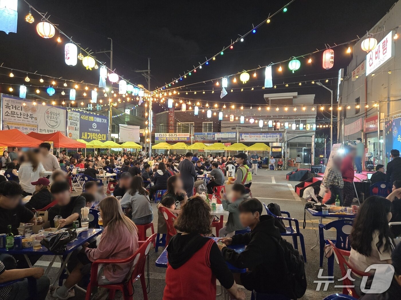 본문 이미지 - 육거리야시장 만원에 방문한 시민들.(청주시 제공. 재판매 및 DB금지)/뉴스1