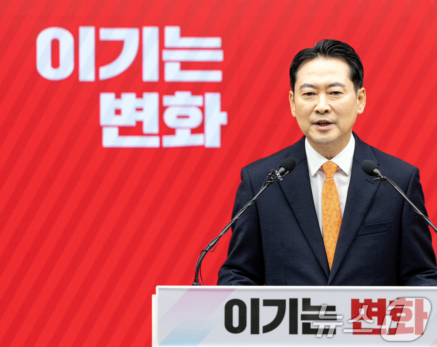 (서울=뉴스1) 이승배 기자 = 장동혁 국민의힘 대표가 7일 서울 여의도 중앙당사에서 열린 긴급기자회견에서 당 쇄신안 등을 발표하고 있다. 2026.1.7/뉴스1