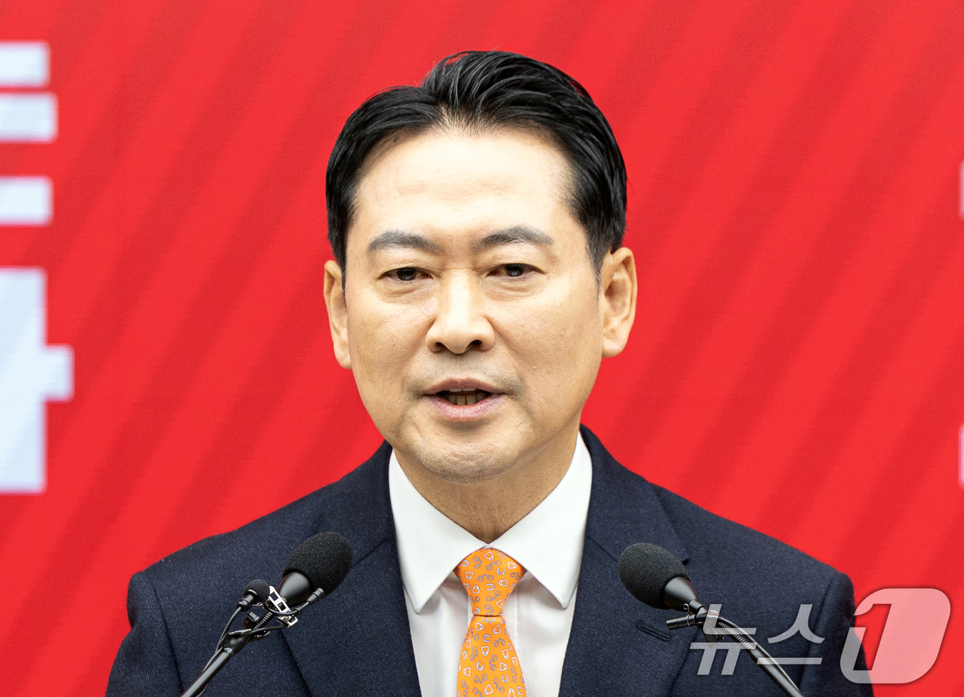 (서울=뉴스1) 이승배 기자 = 장동혁 국민의힘 대표가 7일 서울 여의도 중앙당사에서 열린 긴급기자회견에서 당 쇄신안 등을 발표하고 있다. 2026.1.7/뉴스1