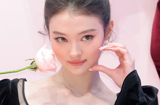 미야오 엘라, 신비로운 눈빛