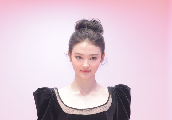 미야오 엘라, 인형이야 사람이야